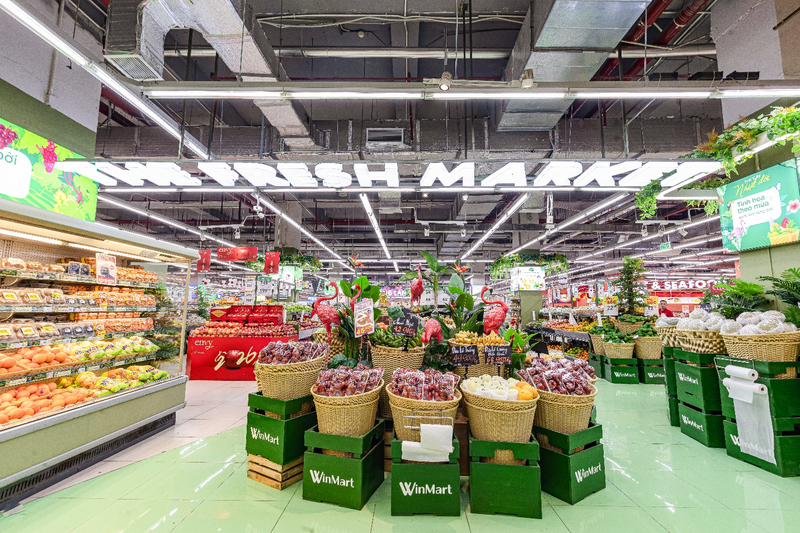 Khu trái cây tươi ngon với đa dạng mặt hàng nội địa và nhập khẩu tại siêu thị Winmart