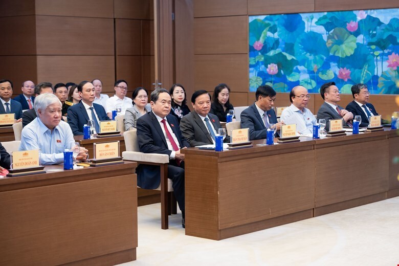Chủ tịch Quốc hội Trần Thanh Mẫn và các đại biểu tham dự buổi Lễ.