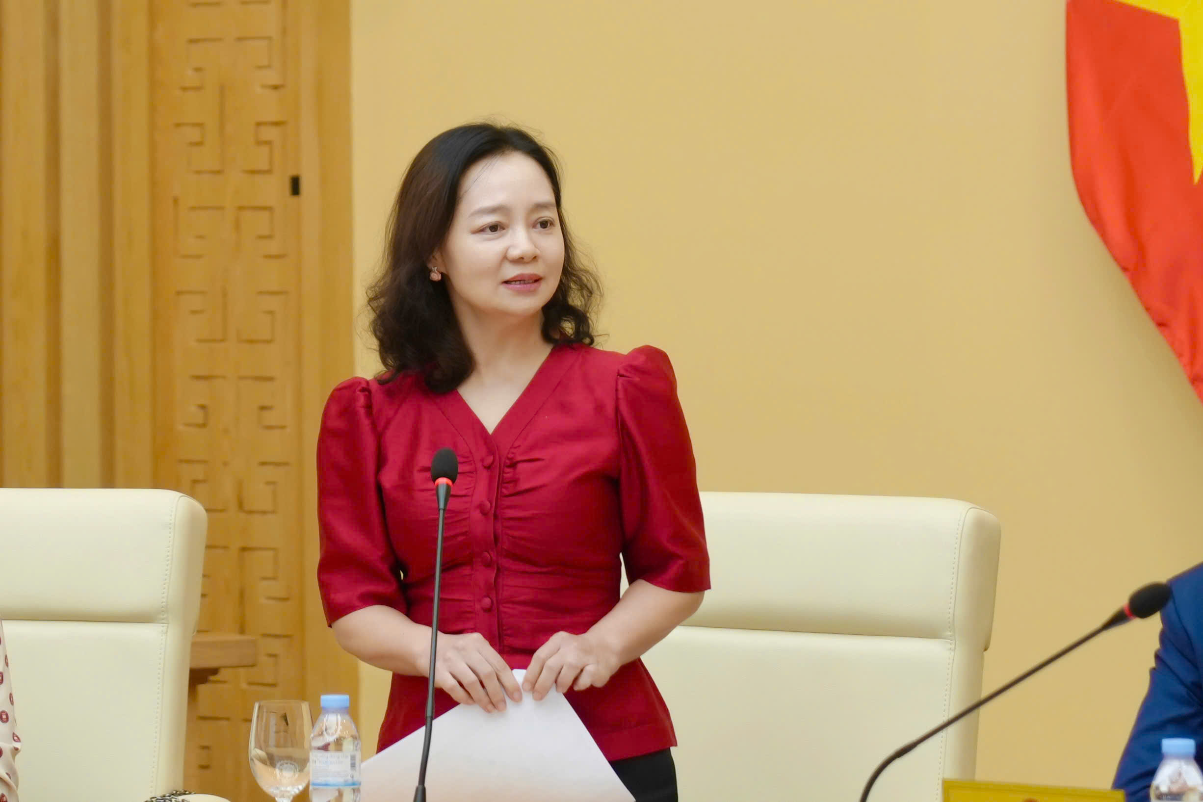 Bà Nguyễn Thị Lâm Giang, Cục trưởng Cục Đổi mới sáng tạo, Chuyển đổi xanh và Khuyến công báo cáo tại hội nghị.