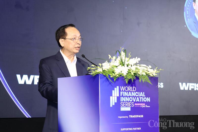 TS. Đào Minh Tú, Phó Chủ tịch kiêm Tổng Thư ký Hiệp hội Ngân hàng Việt Nam phát biểu khai mạc sự kiện. Ảnh: Phương Hà