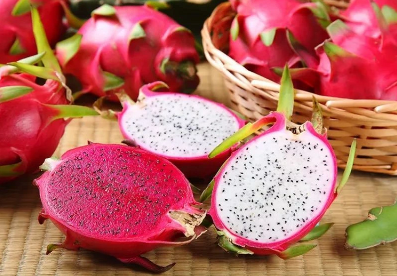 Giá thanh long ruột đỏ duy trì ở mức thấp. Ảnh minh hoạ