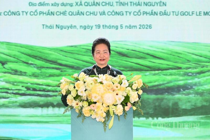 Bà Nguyễn Thị Vinh - Chủ tịch HĐQT kiêm Tổng giám đốc Công ty Cổ phần Chè Quân Chu phát biểu tại lễ khởi công