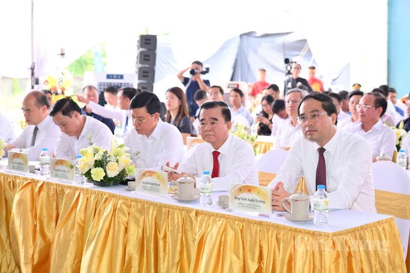 Đại biểu tham dự lễ khởi công