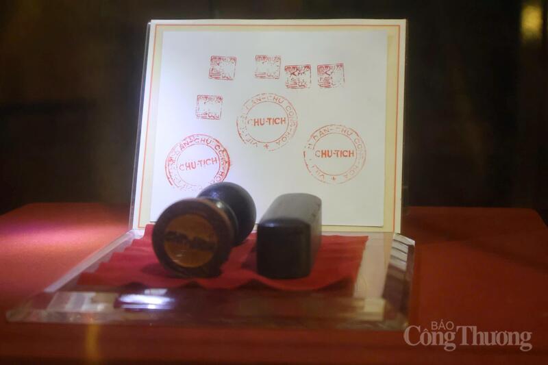 Con dấu của Chủ tịch Hồ Chí Minh.