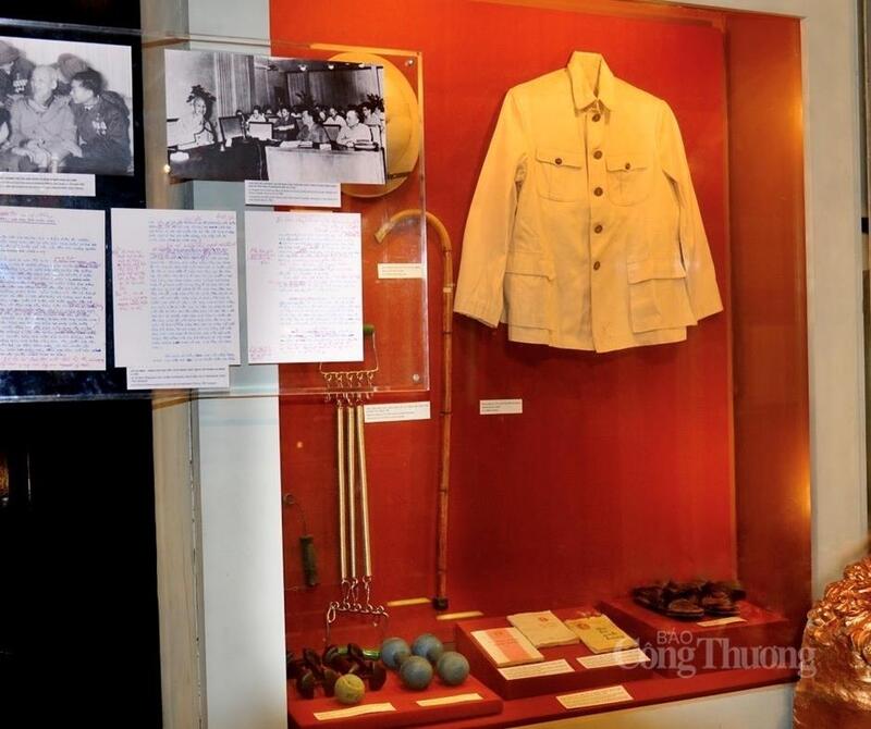 Những kỷ vật của Bác được trưng bày tại Bảo tàng Hồ Chí Minh.