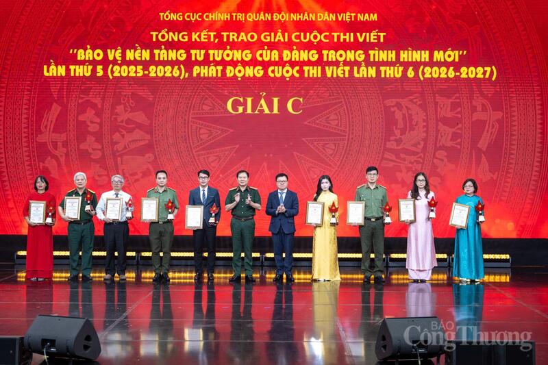 Trao giải Cuộc thi viết 'Bảo vệ nền tảng tư tưởng của Đảng trong tình hình mới' - 5