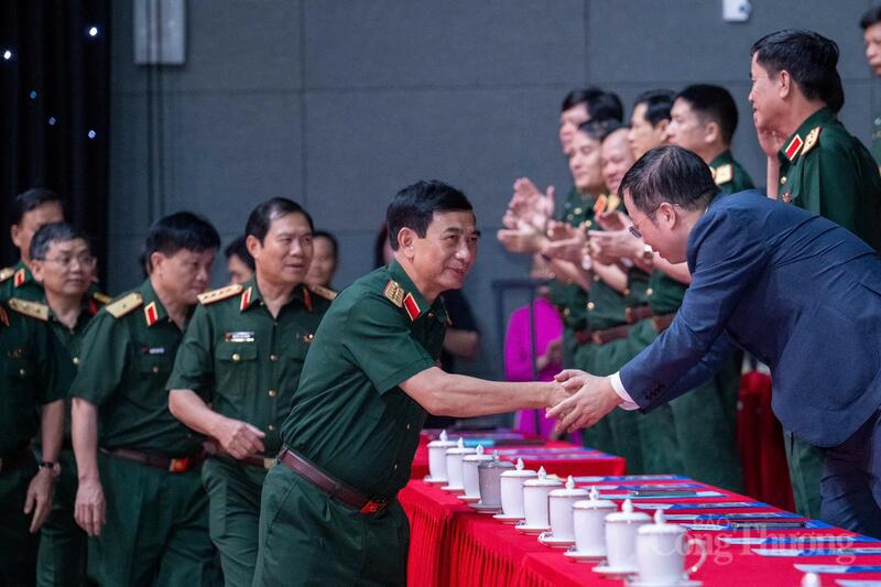 Đại tướng Phan Văn Giang, Uỷ viên Bộ Chính trị, Phó Bí thư Quân ủy Trung ương, Phó Thủ tướng Chính phủ, Bộ trưởng Bộ Quốc phòng tham dự buổi lễ.