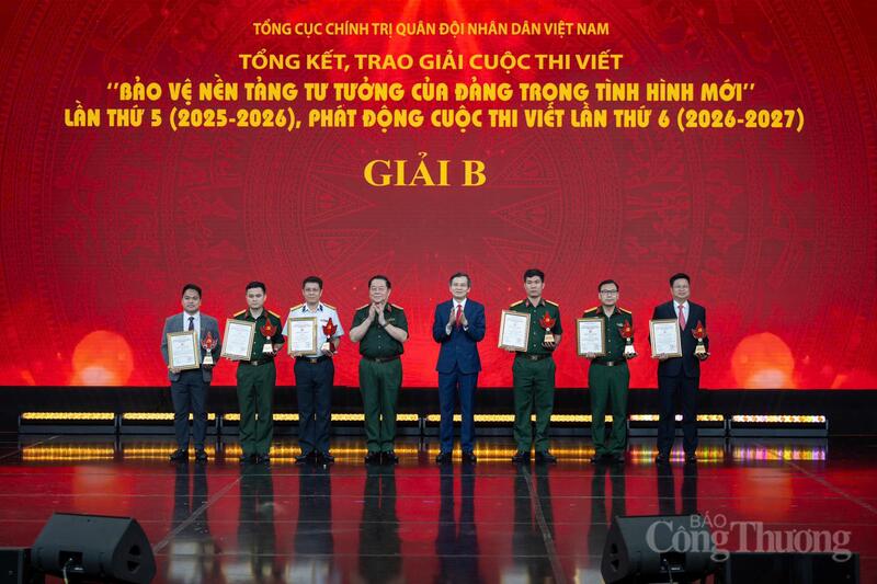 Trao giải Cuộc thi viết 'Bảo vệ nền tảng tư tưởng của Đảng trong tình hình mới' - 4