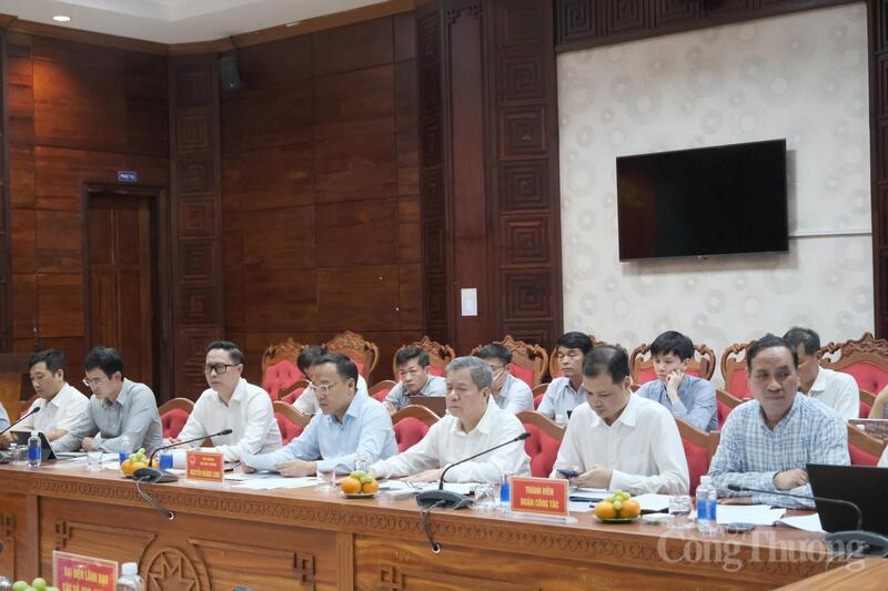 Các đại biểu tham dự buổi làm việc. Ảnh: Lê Sơn