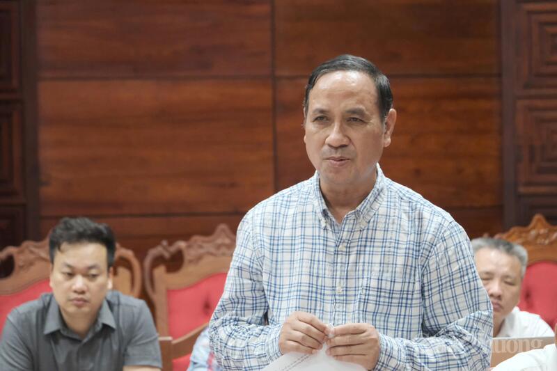 Ông Bùi Văn Kiên, Phó Tổng giám đốc Tổng công ty Truyền tải điện quốc gia nêu ý kiến tại buổi làm việc. Ảnh: Lê Sơn