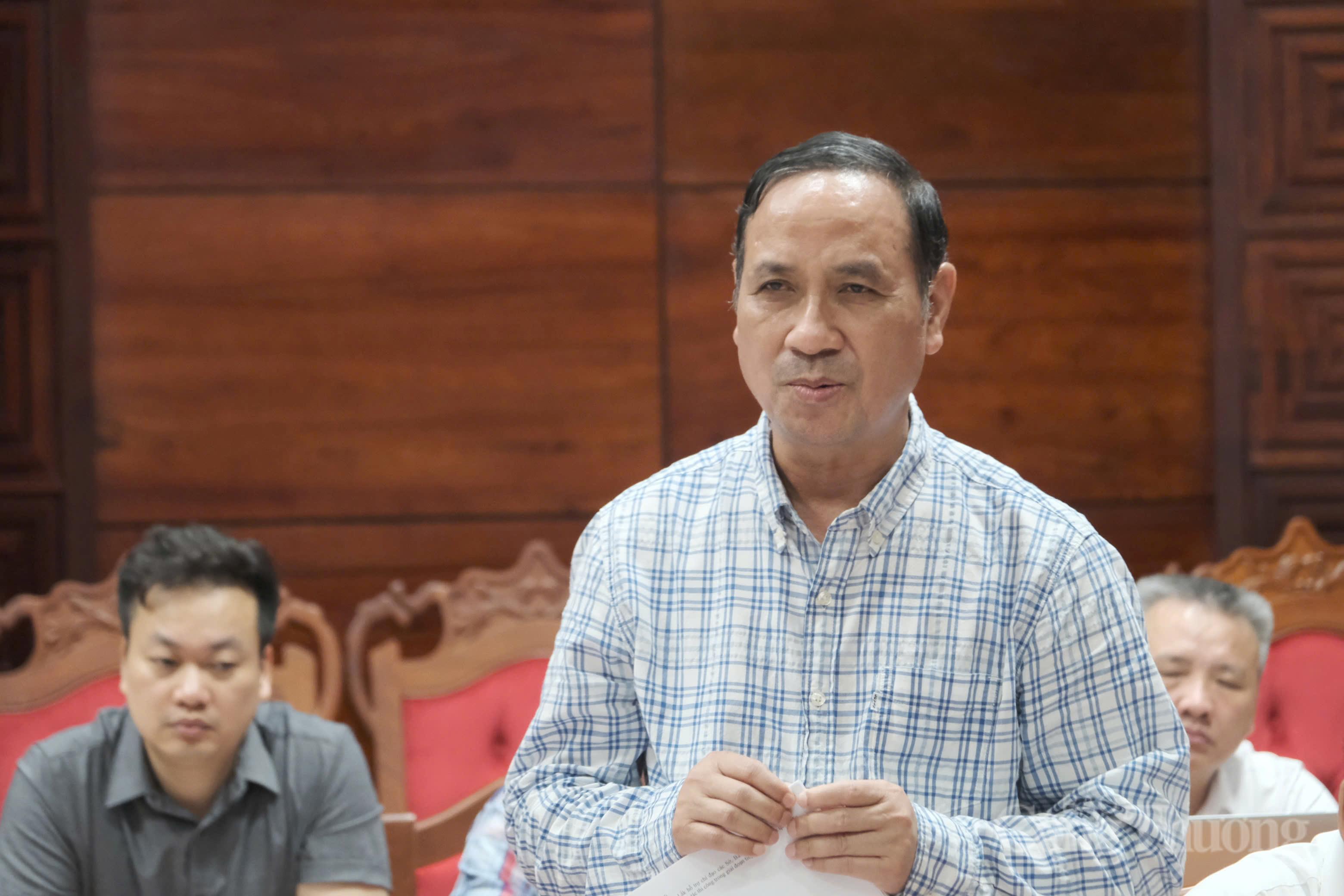 Ông Bùi Văn Kiên, Phó Tổng giám đốc Tổng công ty Truyền tải điện quốc gia nêu ý kiến tại buổi làm việc. Ảnh: Lê Sơn