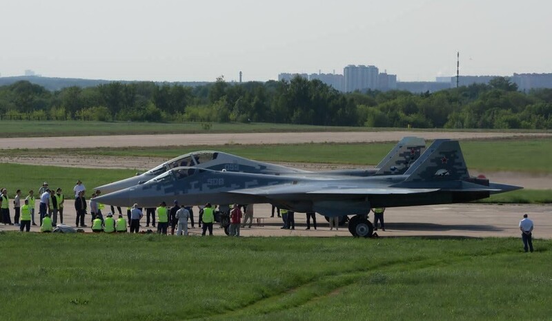 Mẫu Su-57 hai chỗ ngồi thực hiện chuyến bay đầu tiên. Ảnh: RIAN