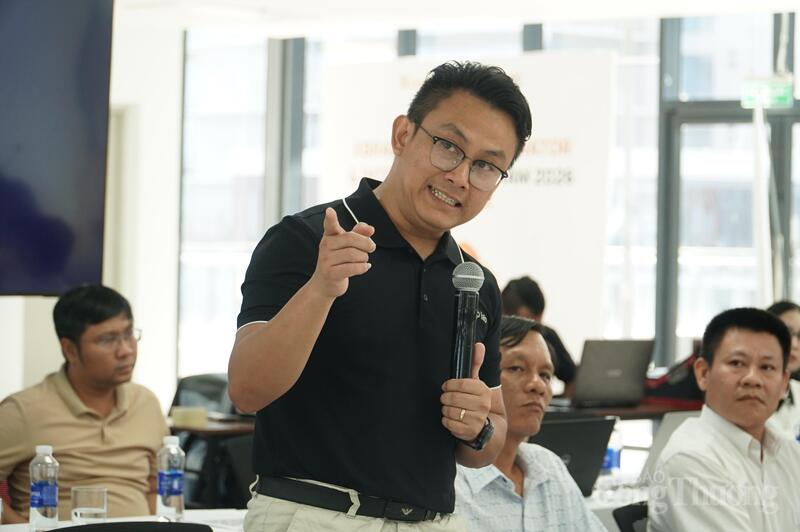Đại diện doanh nghiệp vi mạch bán dẫn phát biểu tại hội nghị đối thoại.