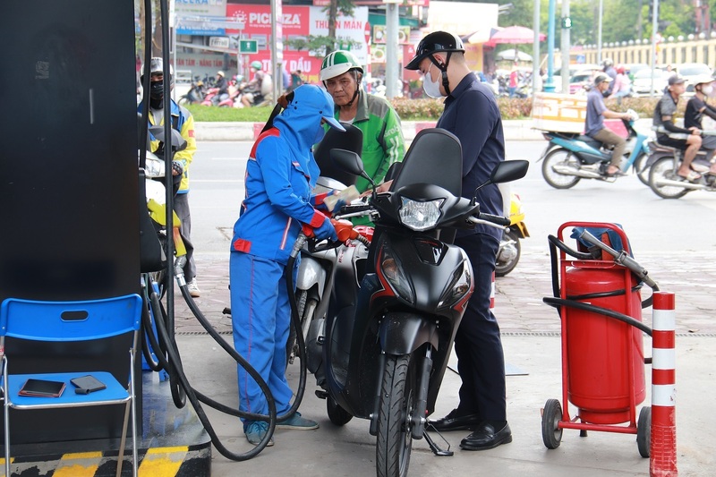 Giá xăng dầu thế giới hôm nay 21/5 tiếp tục giảm mạnh.