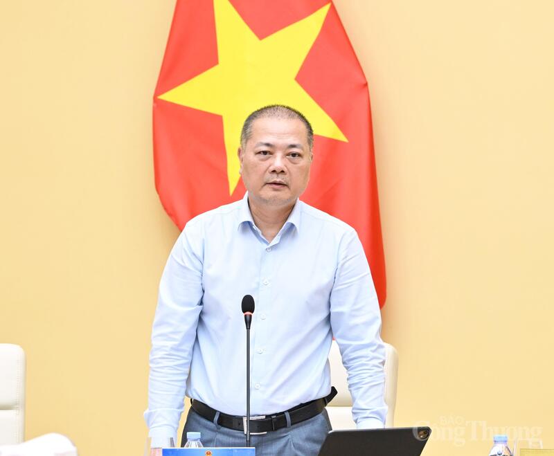 Chùm ảnh: Bộ trưởng Bộ Công Thương Lê Mạnh Hùng làm việc với Cục Xuất nhập khẩu - 3