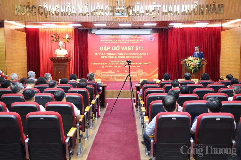 Toàn cảnh chương trình Hội nghị “Gặp gỡ VAST51: Từ các trung tâm UNESCO dạng II đến ngoại giao khoa học”.