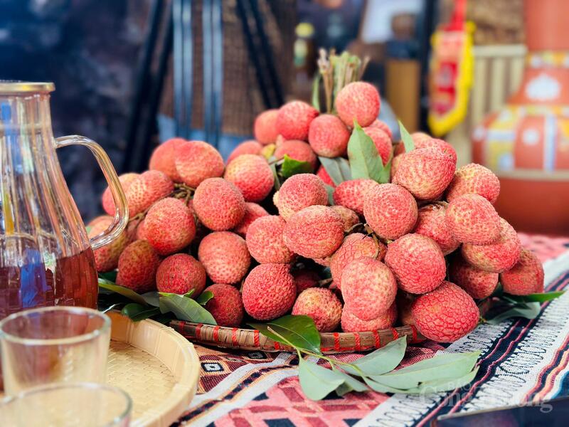 Điều kiện thời tiết không thuận lợi đã ảnh hưởng đến năng suất của sản phẩm vải năm nay.