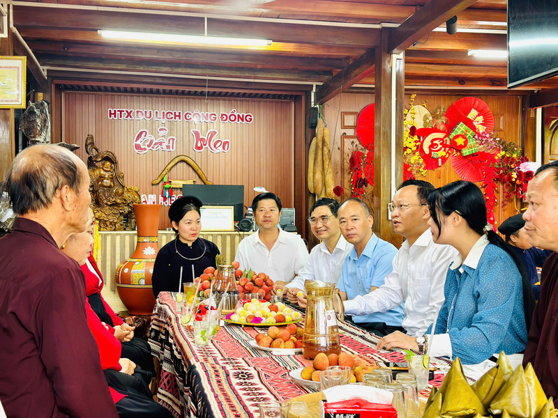 Theo Phó Chủ tịch UBND tỉnh Bắc Ninh Phạm Văn Thịnh, mùa vải 2026 đang có nhiều tín hiệu tích cực, đặc biệt là về chất lượng quả. Dù mặt bằng giá phổ biến không quá đột biến, nhưng điểm đáng chú ý của vụ vải năm nay lại nằm ở phân khúc chất lượng cao. Ảnh: Đ.N