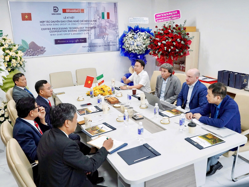 Toàn cảnh lễ ký kết hợp tác chuyển giao công nghệ chế biến cà phê giữa Minh Đăng Group và Brambati S.p.A diễn ra vào ngày 21/5.