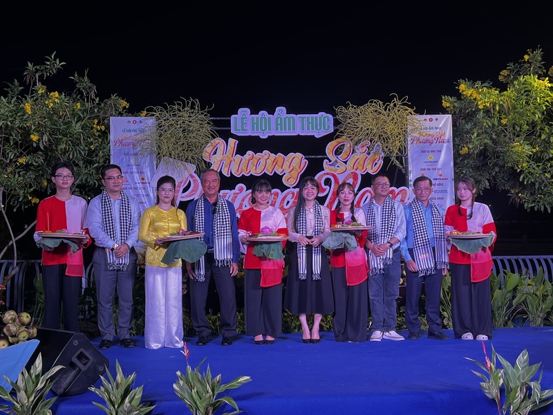Lễ hội Ẩm thực “Hương sắc phương Nam 2026” chính thức khai mạc tại Công viên Văn hóa Đầm Sen. Ảnh Phương Hoa