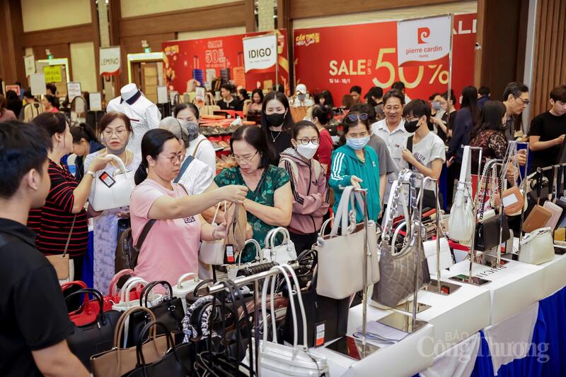 Chương trình "Nha Trang Mega Sale 2026” là một trong những hoạt động xúc tiến thương mại trọng điểm được triển khai gắn với mùa du lịch hè. Ảnh: Lê Sơn
