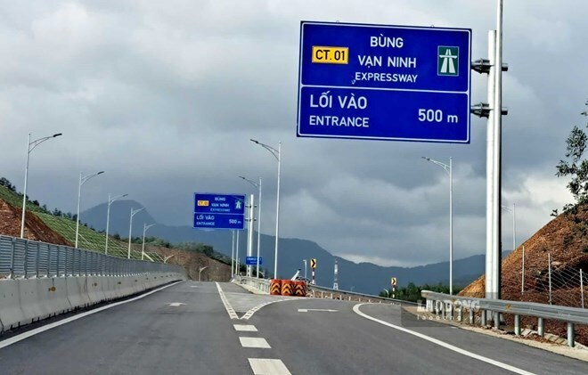 Sẽ tạm đóng từng đoạn cao tốc Bùng - Vạn Ninh - Cam Lộ để để lắp đặt hệ thống giá long môn theo khung giờ nhất định từ ngày 22 - 25/5. Ảnh: Công Sáng