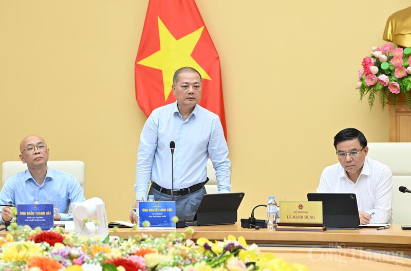 Ông Nguyễn Anh Sơn phát biểu tại cuộc họp. Ảnh: Cấn Dũng