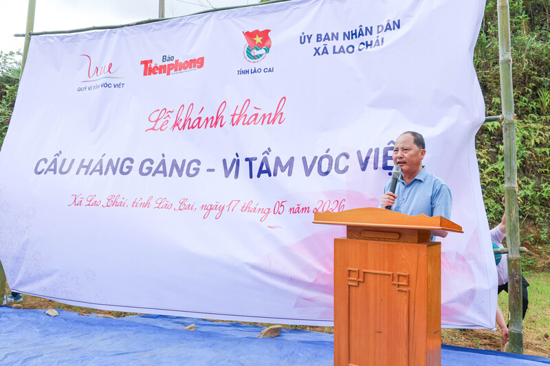 Ông Sùng A Lù phát biểu xúc động trong lễ khánh thành.