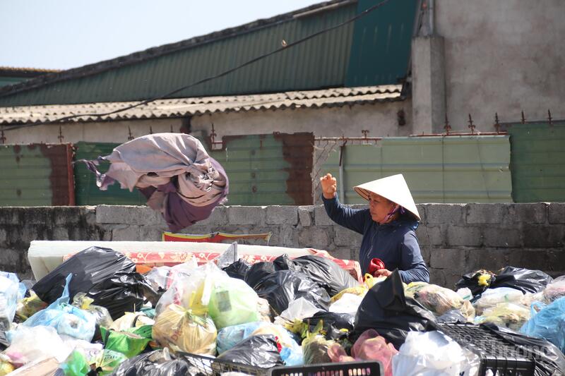 Không chỉ riêng xã Lộc Hà, bài toán xử lý rác thải tại nguồn cũng đang là áp lực chung của các xã lân cận xung quanh khu vực bến cá và cụm công nghiệp.