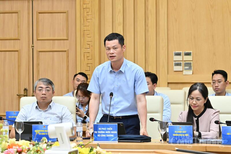 Đại diện một số đơn vị phát biểu tại buổi làm việc. Ảnh: Cấn Dũng