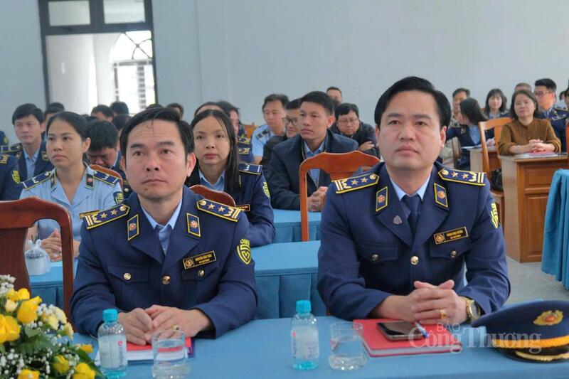 Lực lượng Quản lý thị trường tỉnh Lâm Đồng làm nòng cốt trong công tác đấu tranh chống buôn lậu, gian lận thương mại và hàng giả trên địa bàn. Ảnh: Lê Sơn