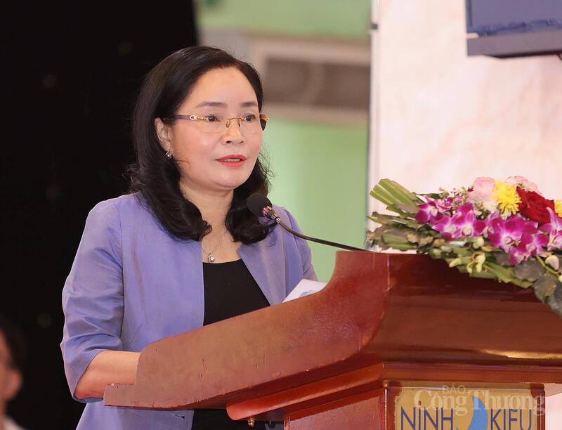 Bà Trịnh Thị Thủy, Thứ trưởng Bộ Văn hóa, Thể thao và Du lịch phát biểu tại hội nghị. Ảnh: Khánh Ngọc.