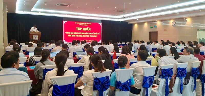 Đông đảo học viên là cán bộ, công chức, viên chức các sở, ban, ngành tỉnh tham gia lớp tập huấn - Ảnh: khánh Ngọc.