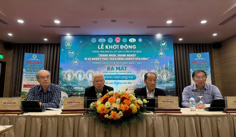 Thường trực Tổng hội và các đại biểu chủ trì diễn đàn.