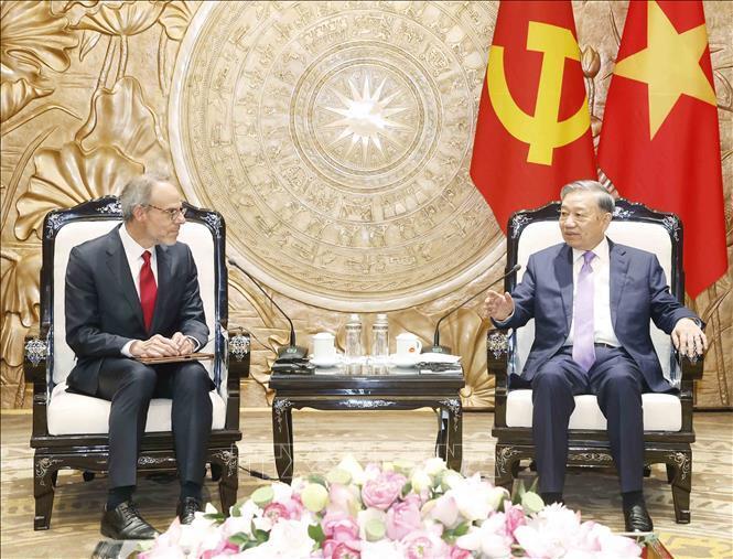 Tổng Bí thư, Chủ tịch nước Tô Lâm tiếp ông David Zapolsky, Phó Chủ tịch cấp cao, Giám đốc Pháp lý và Quan hệ Toàn cầu của tập đoàn Amazon. Ảnh: Thống Nhất/TTXVN