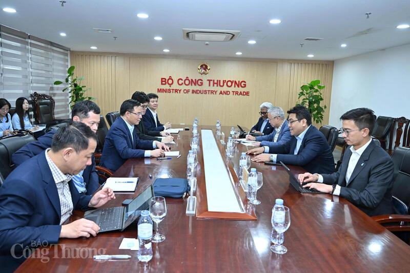 Quang cảnh buổi làm việc. Ảnh: Cấn Dũng
