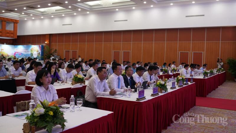 Các đại biểu tham dự Diễn đàn.