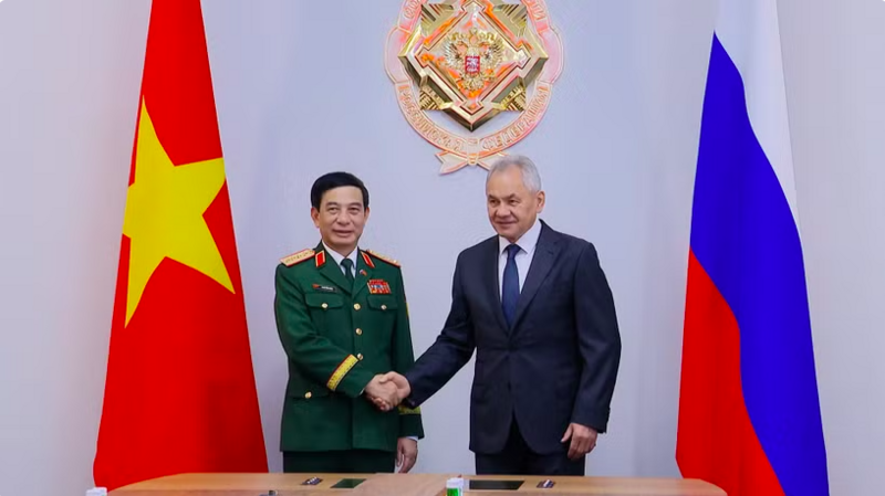 Đại tướng Phan Văn Giang hội kiến Đại tướng Sergei Shoigu, Thư ký Hội đồng An ninh Liên bang Nga tại Moskva. (Ảnh: BQP)