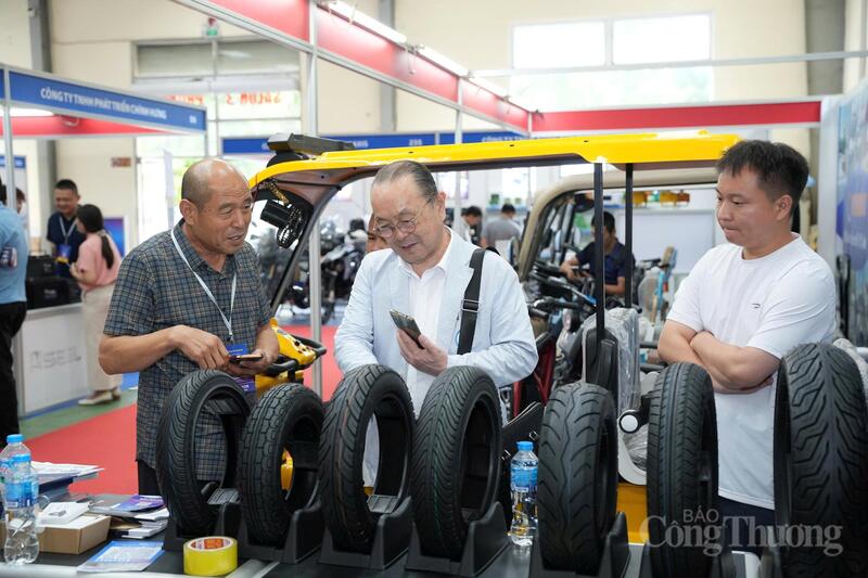 Sự kiện quy tụ 250 gian hàng đến từ 150 doanh nghiệp hàng đầu trong nước và quốc tế. Ảnh: NH