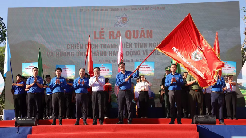 Lễ ra quân Chiến dịch Thanh niên tình nguyện hè và hưởng ứng Tháng hành động vì trẻ em năm 2026. Ảnh: Trần Dũng
