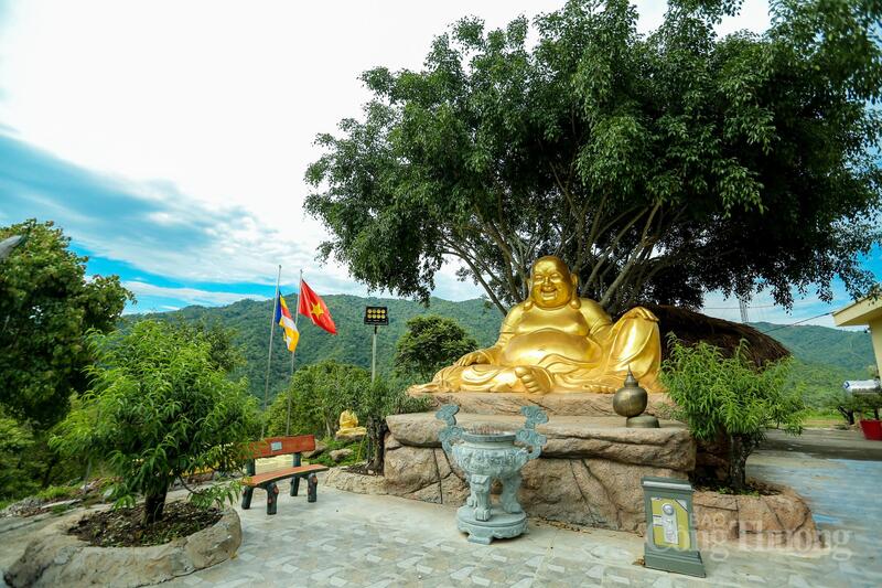 Giữa không gian yên tĩnh của Thiền viện Đại Hóa, tiếng chuông chùa như vọng xa hơn giữa những bản làng biên giới. Với nhiều người dân nơi đây, ngôi thiền viện không chỉ là công trình tôn giáo mà còn là biểu tượng của sự gắn kết cộng đồng, điểm tựa tinh thần giữa cuộc sống còn nhiều gian khó.