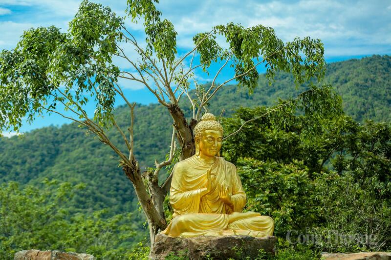 Đại đức Kim Tuệ cho biết thêm, những năm qua, bên cạnh hoạt động Phật sự, Thiền viện Đại Hóa còn trở thành địa chỉ thiện nguyện quen thuộc tại vùng biên. Nhiều chương trình trao quà, hỗ trợ học sinh nghèo, giúp đỡ người dân khó khăn, cứu trợ đồng bào bị thiên tai đã được các tăng ni, phật tử tổ chức đều đặn.