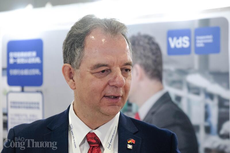 Ông Lothar Sysk, Trưởng đại diện VDS tại Trung Quốc và phụ trách khu vực châu Á - Thái Bình Dương