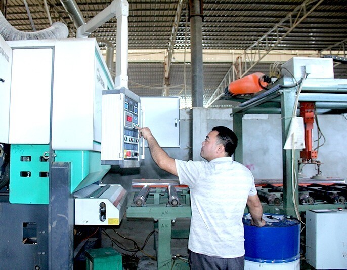 Máy móc của Công ty TNHH Lâm sản Đại Phát (Thanh Hoá) được hỗ trợ bằng nguồn kinh phí khuyến công. Ảnh: KCTH