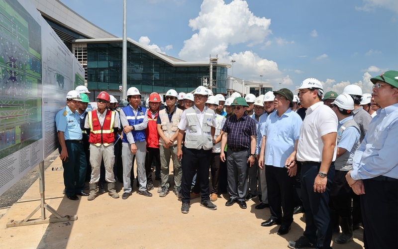 Phó Thủ tướng Thường trực nghe báo cáo tổng thể Dự án sân bay Long Thành - Ảnh: VGP/Phương Nguyên