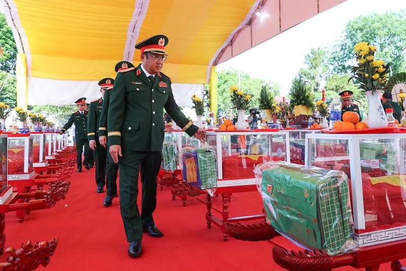 Thủ tướng Lê Minh Hưng dự lễ truy điệu và an táng hài cốt liệt sĩ tại tỉnh Quảng Trị - 6