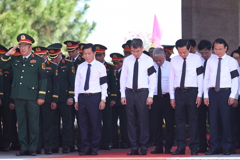 Công tác tìm kiếm, quy tập hài cốt liệt sĩ là công việc có ý nghĩa đặc biệt quan trọng, thể hiện sự biết ơn và tri ân sâu sắc đối với sự hy sinh anh dũng của các anh hùng, liệt sĩ, góp phần làm vơi đi nỗi đau chiến tranh, làm tròn nghĩa vụ với những người đã ngã xuống - Ảnh: VGP/Nhật Bắc