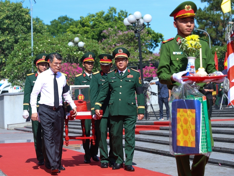 Thủ tướng Lê Minh Hưng dự lễ truy điệu và an táng hài cốt liệt sĩ tại tỉnh Quảng Trị - 9