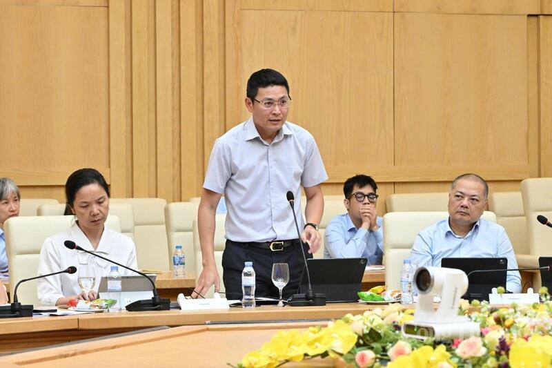 Ông Trịnh Anh Tuấn, Chủ tịch Ủy ban Cạnh tranh Quốc gia tại buổi làm việc giữa Bộ trưởng Bộ Công Thương Lê Mạnh Hùng và Cục Thương mại điện tử và Kinh tế số. Ảnh: Cấn Dũng