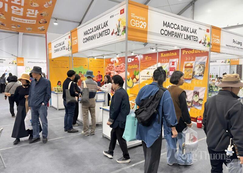 Doanh nghiệp tỉnh Đắk Lắk tham gia Hội chợ Thực phẩm Quốc tế (IFFE) năm 2025 tại Hàn Quốc. Ảnh: ĐVCC